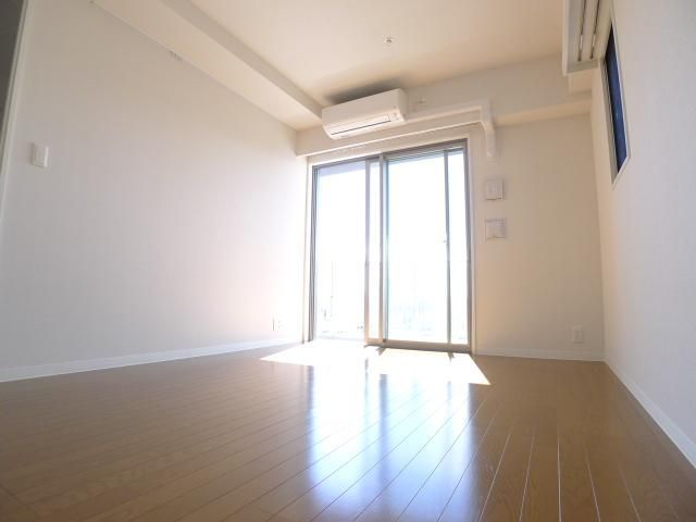 居室・リビング　写真は同タイプ住居です。