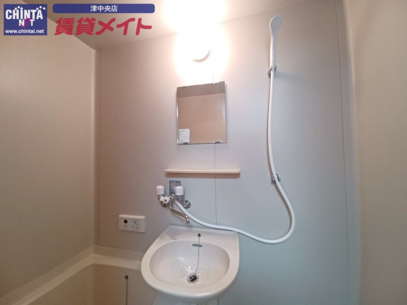 洗面設備　別部屋参考写真です