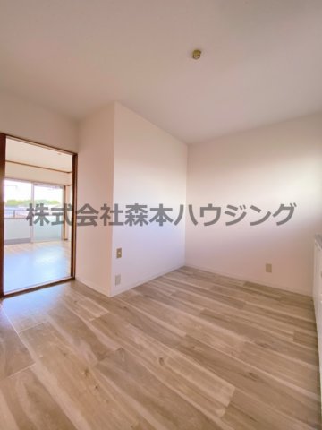 居室・リビング　明るい居間です