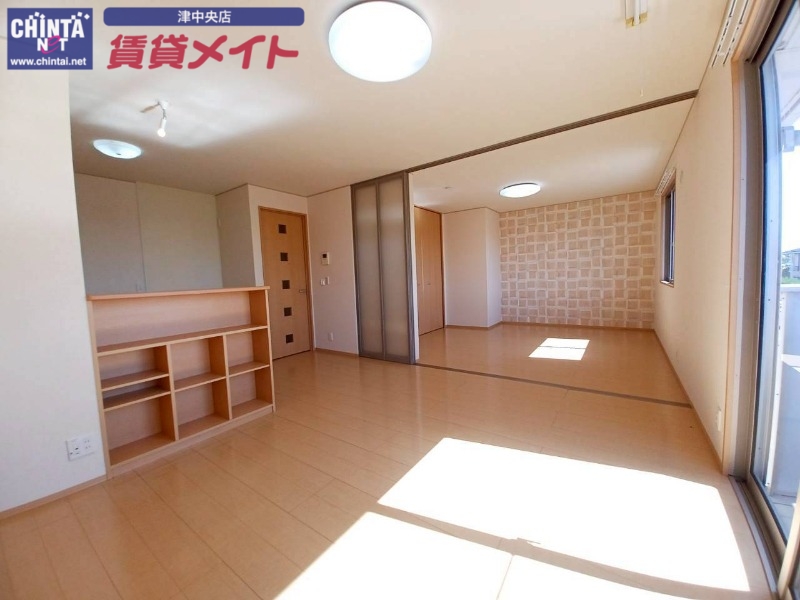 居室・リビング　反転タイプ参考写真