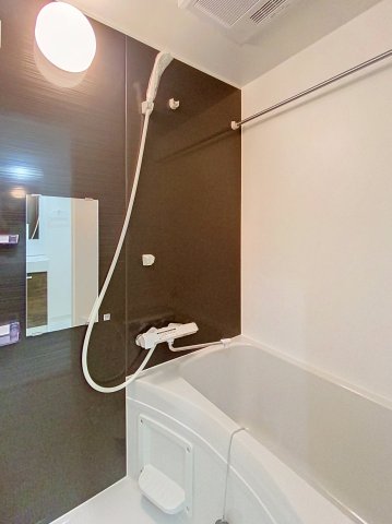 バス・シャワールーム　落ち着いた空間のお風呂です