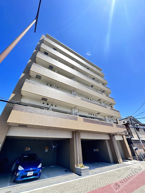 建物外観　引き締まったシックな佇まい♪