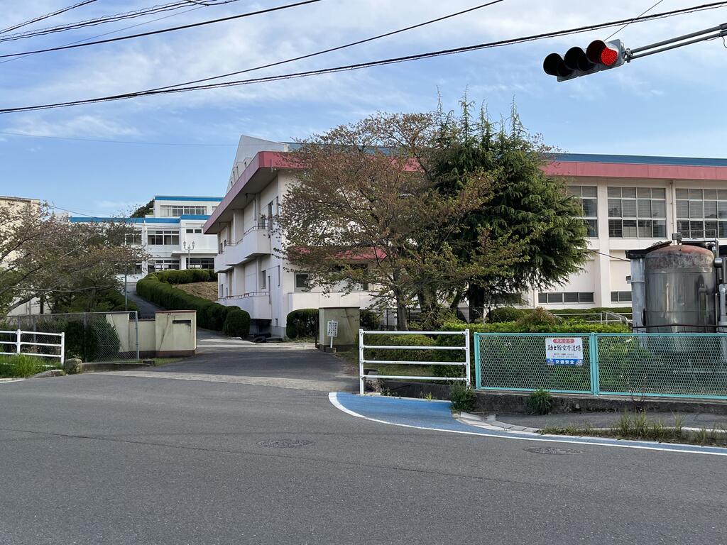 高校・高専　福岡県立直方高校（高校・高専）まで1252m