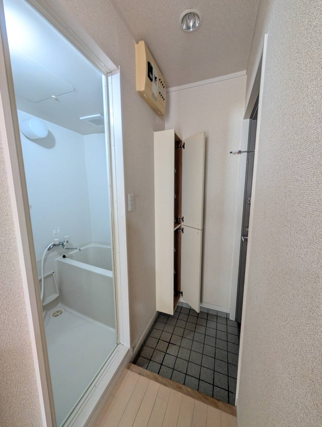 玄関　他号室の写真になります。