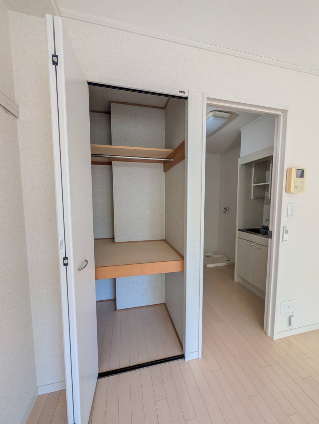 収納　他号室の写真になります。