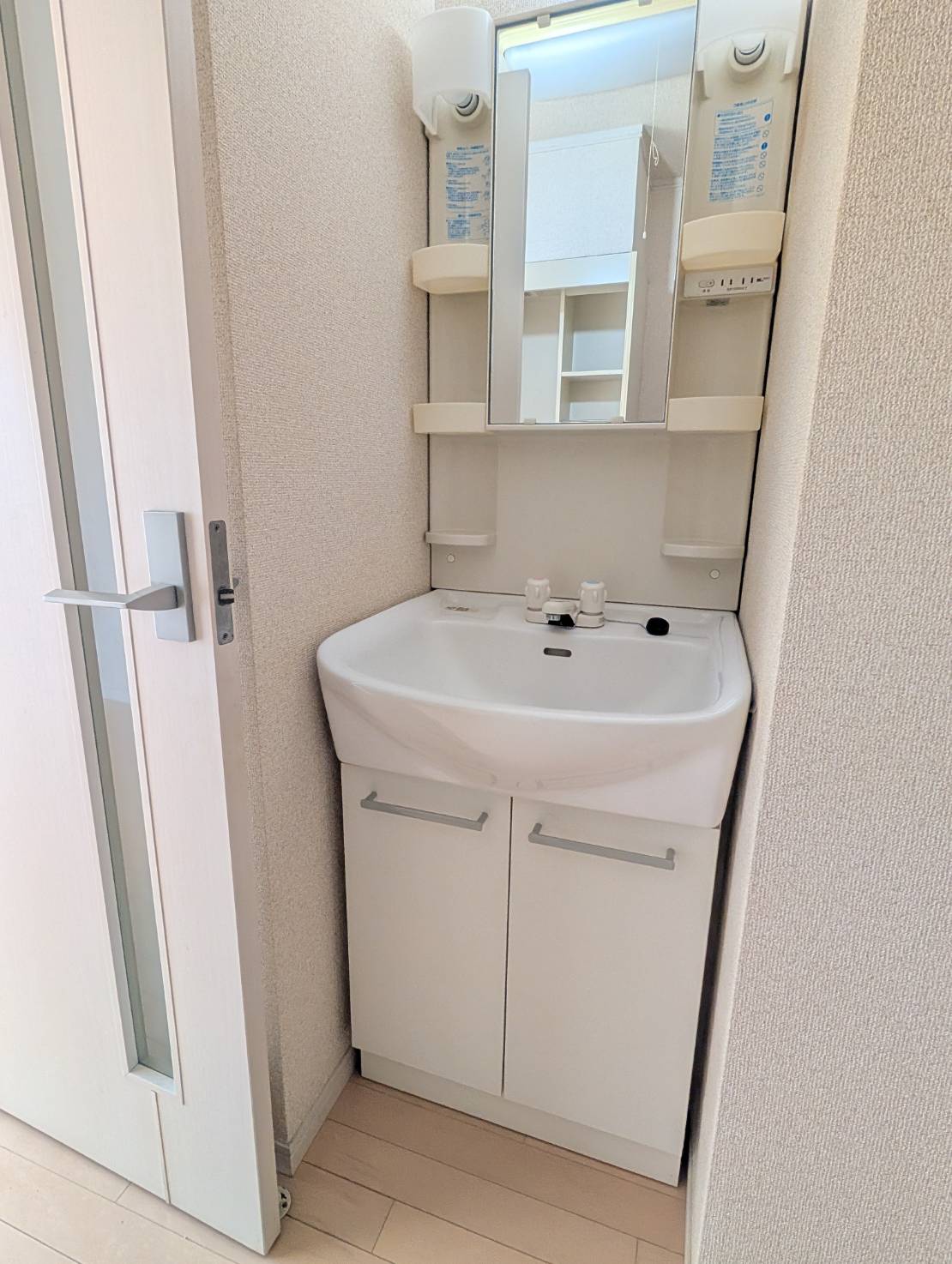 洗面設備　他号室の写真になります。