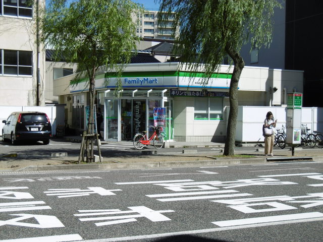コンビニ　ファミリーマート　医学町通店（コンビニ）まで240m