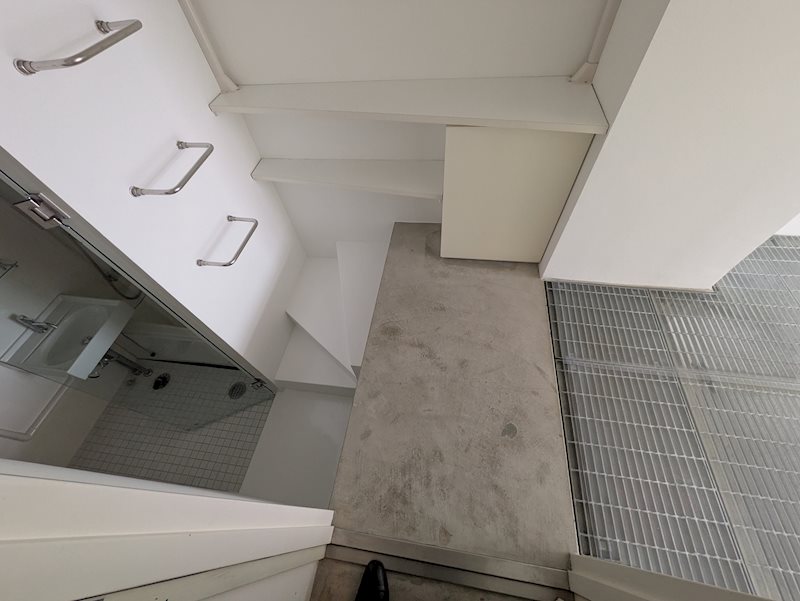 玄関　同建物同号室の室内写真です。