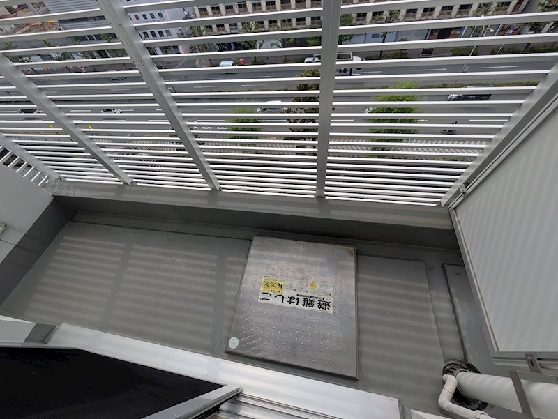バルコニー　同建物同号室の室内写真です。