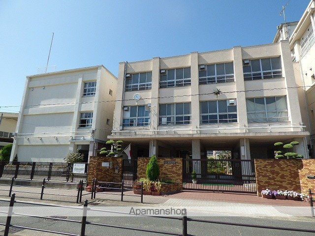 中学校　新生野中学校（中学校）まで599m