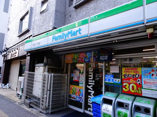 コンビニ　ファミリーマート笹塚二丁目店（コンビニ）まで151m