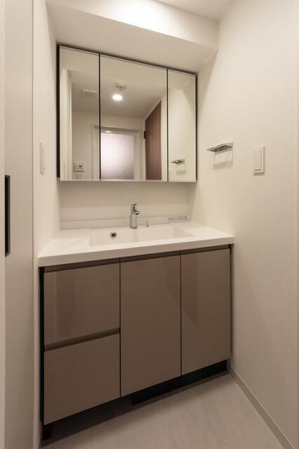 洗面設備　※写真は同タイプ住戸です。