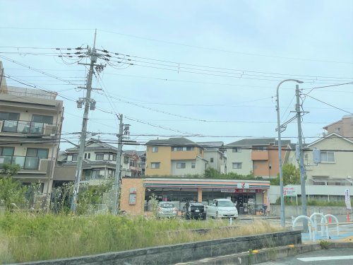 コンビニ　セブンイレブン 吹田佐井寺4丁目店（コンビニ）まで184m