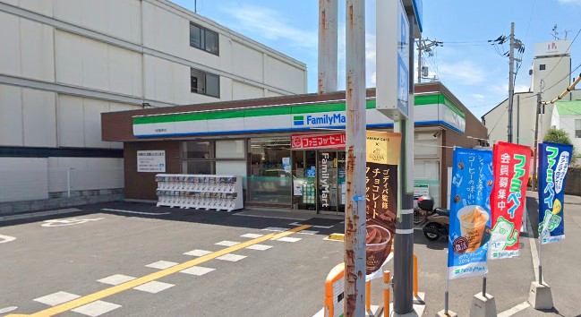 コンビニ　ファミリーマート 吹田豊津町店（コンビニ）まで77m