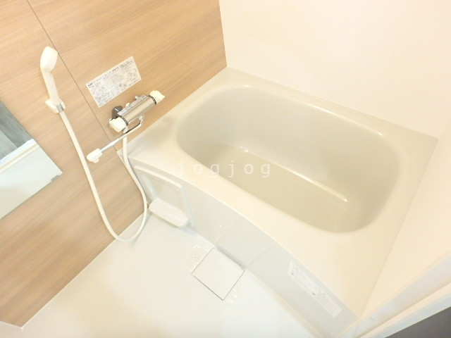 バス・シャワールーム　ゆったりとしたお風呂で快適に過ごせます。