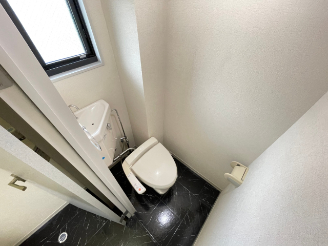 トイレ　同物件別室の写真転用