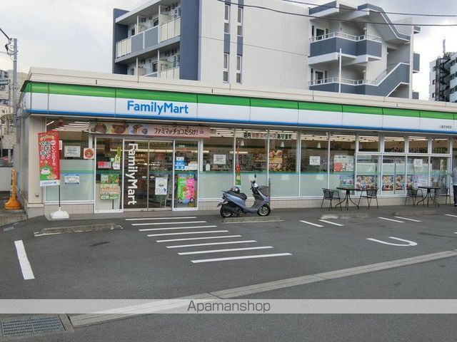 コンビニ　ファミリーマート三島芝本町店（コンビニ）まで131m