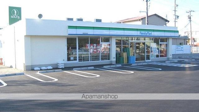 コンビニ　ファミリーマート（コンビニ）まで679m