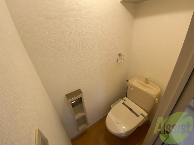 トイレ　トイレはウォシュレット機能付きです。安心して使用できますね。