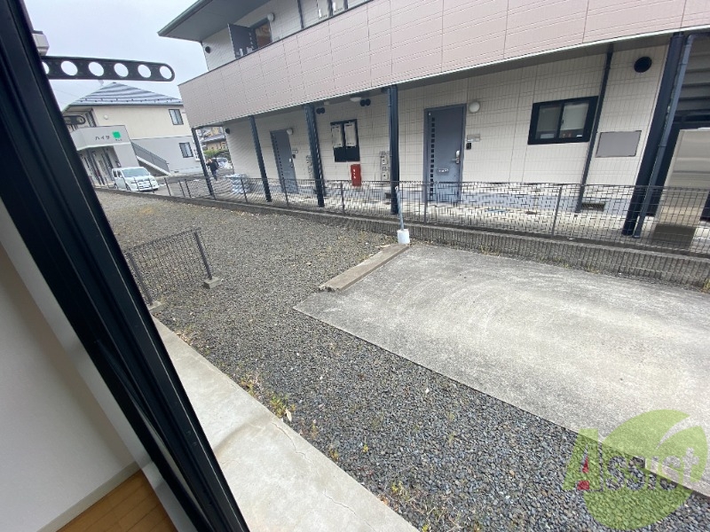 バルコニー　バルコニーはありませんが洗濯物を干すスペースはございます。