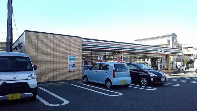 コンビニ　セブンイレブン（コンビニ）まで300m