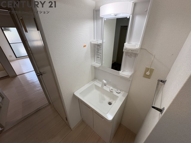 洗面設備　洗面所内に洗濯機置き場があります♪