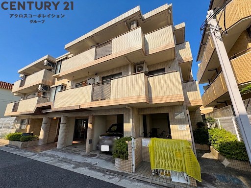 建物外観　オートロック完備！敷地内駐輪場があります♪