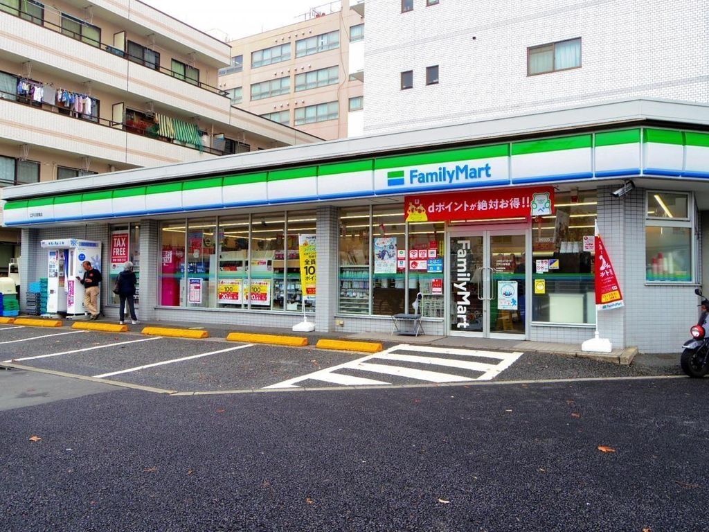 コンビニ　ファミリーマート江戸川球場店（コンビニ）まで140m
