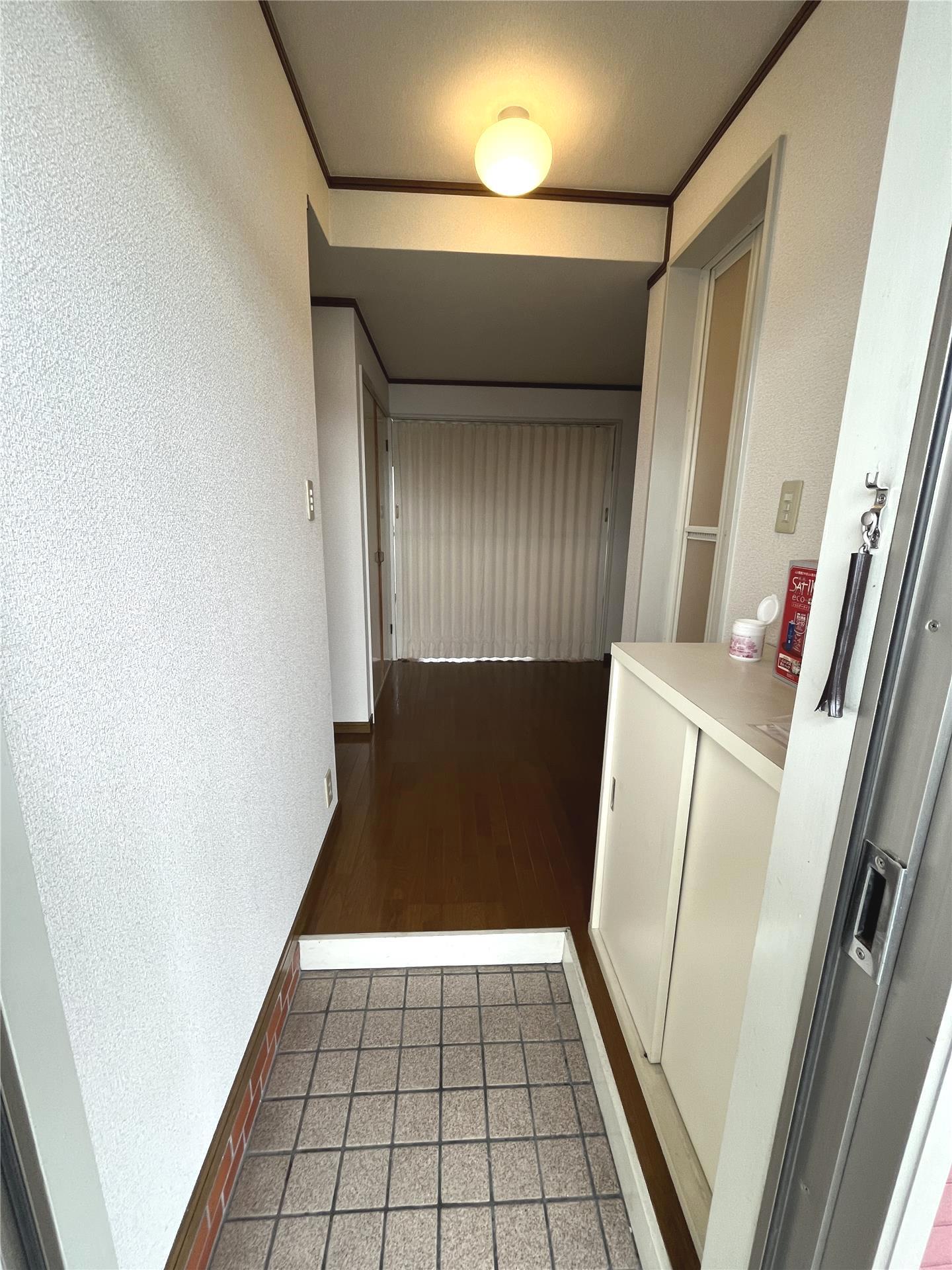 玄関　靴箱付きの玄関です。