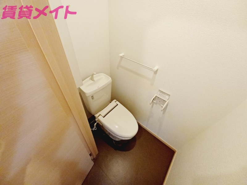 トイレ　同型参考写真