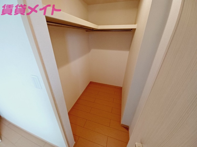 収納　同型参考写真