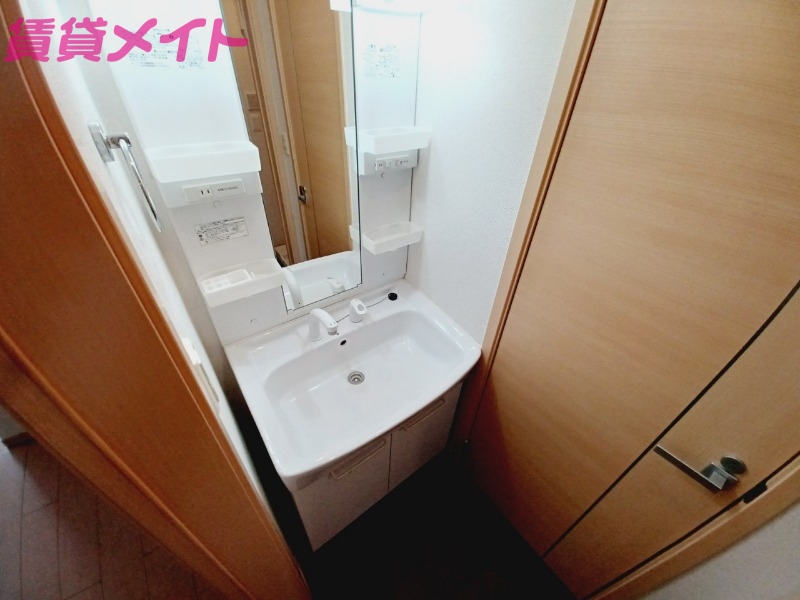 洗面設備　同型参考写真