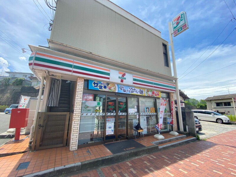 コンビニ　セブンイレブン宗像自由ヶ丘店（コンビニ）まで697m