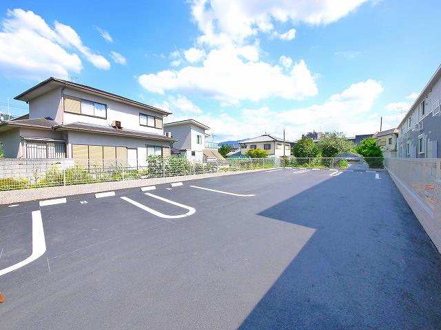 駐車場　車をお持ちの方に嬉しい駐車場付きの物件です