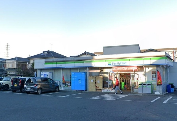 コンビニ　ファミリーマート越谷宮本町店（コンビニ）まで826m
