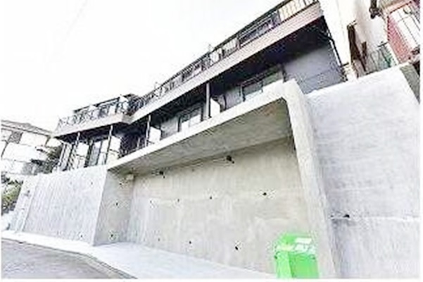 建物外観　【インターネット無料♪】南東向きの明るいお部屋でおすすめ！