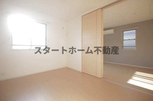 その他部屋・スペース　広くて明るい寝室