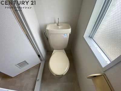 トイレ　シンプルで掃除のしやすいトイレです♪