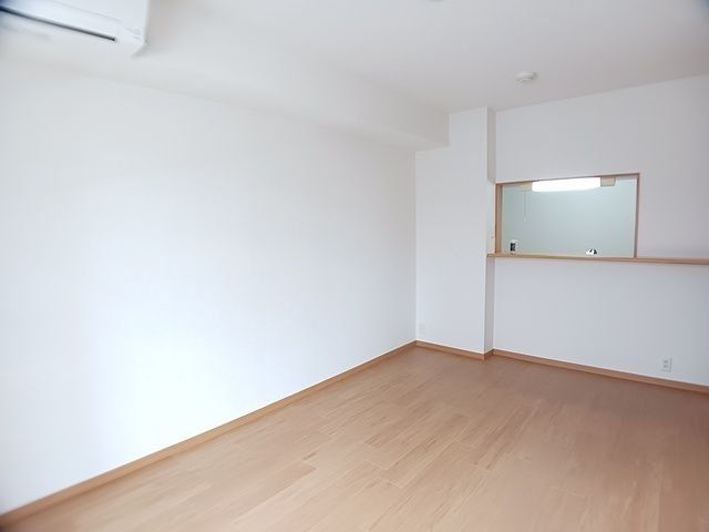 オーブ メゾン アミナ B棟の居間写真