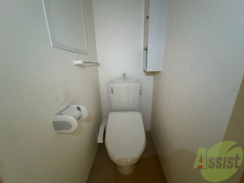 トイレ　トイレはウォシュレット機能付きです。安心して使用できますね。