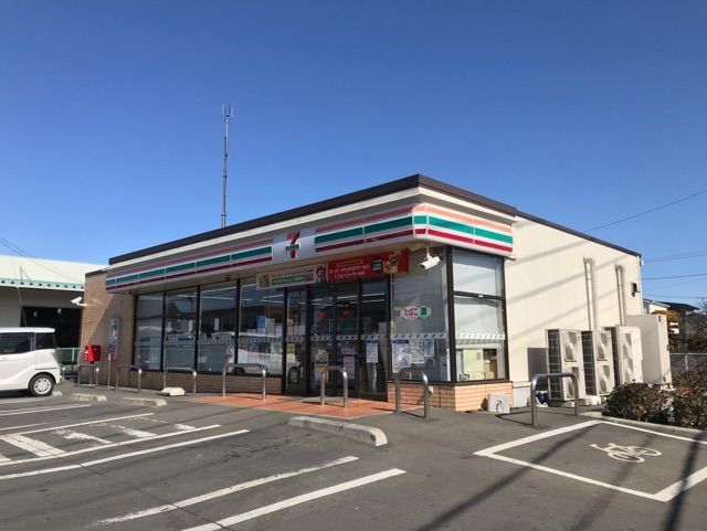 コンビニ　セブンイレブン（コンビニ）まで500m