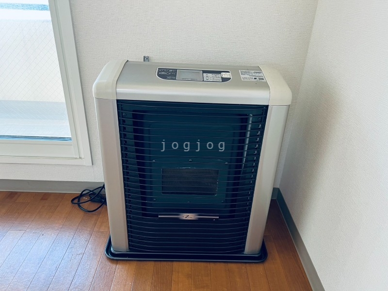 その他設備　冬はあったか灯油ストーブです。