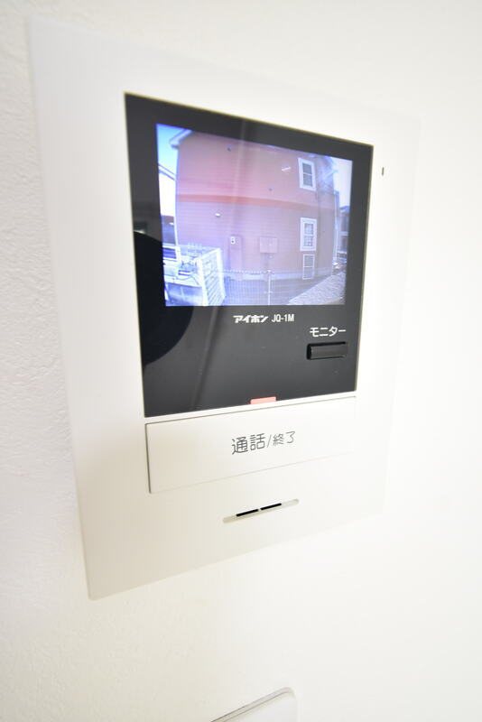 セキュリティ　モニター付きインターホン完備です。