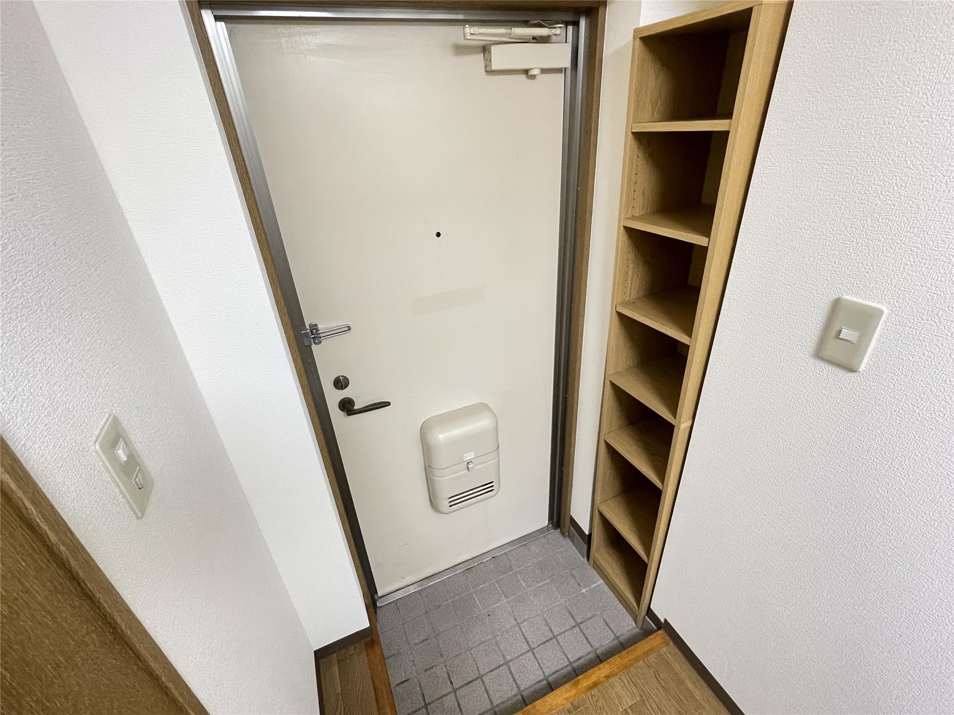 玄関　郵便受け＆シューズBOXがあります♪
