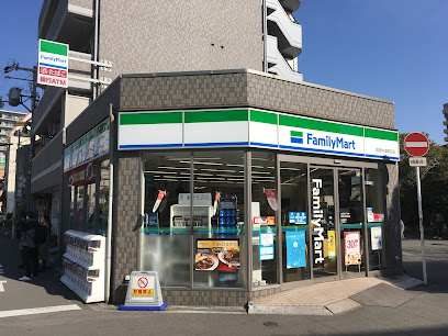 コンビニ　ファミリーマート 阪急中津駅前店（コンビニ）まで542m