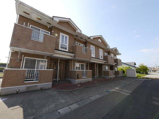 建物外観　※写真は反転した間取りのお部屋のものです