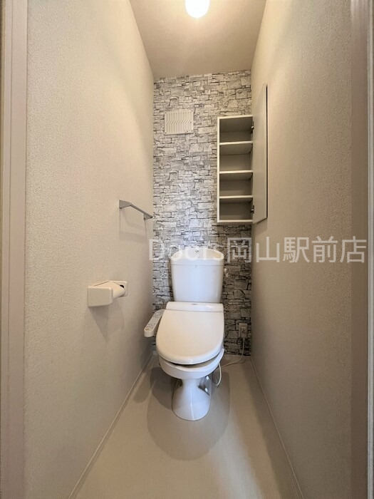 ＪＲ山陽本線 北長瀬駅 徒歩12分 2階建 築14年のトイレ写真