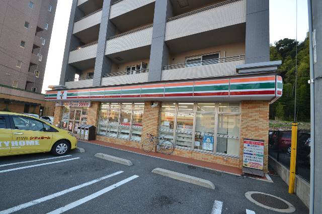 コンビニ　セブンイレブン広島城山店（コンビニ）まで571m