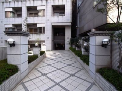 都営大江戸線 牛込神楽坂駅 徒歩1分 14階建 築23年の外観写真