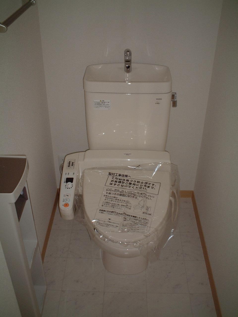 浅口市 2階建 築20年のトイレ写真